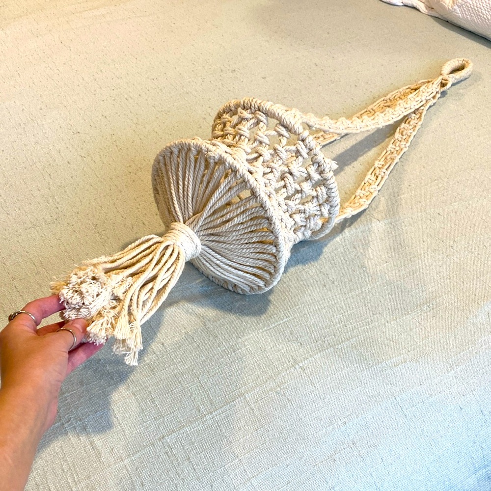 🌼 NWOT Urban Outfitters crochet plant hanger